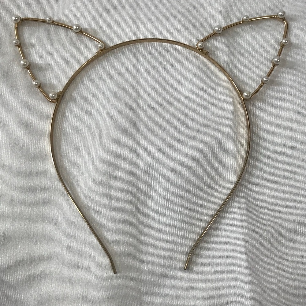 Pearl Cat eats headband